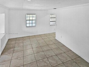 315 NE 165th St in Miami, FL - Building Photo - Building Photo
