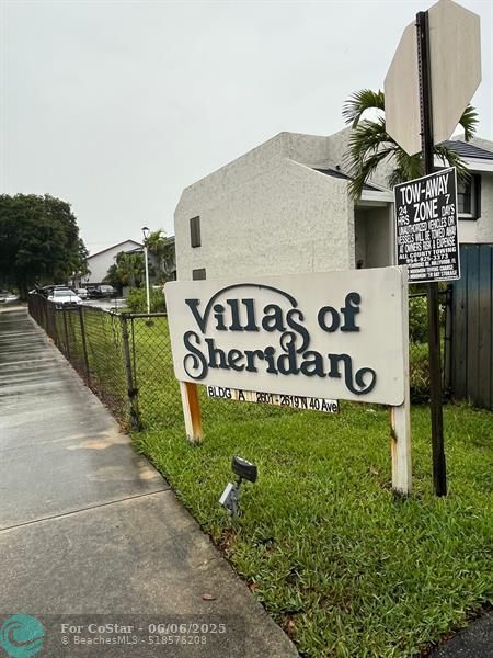 2617 N 40th Ave in Hollywood, FL - Building Photo - Building Photo