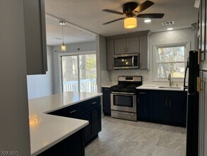 589 Lake Shore Dr in Parsippany Troy Hills, NJ - Building Photo - Building Photo