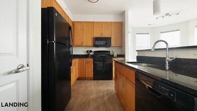 909 Mansion Dr, Unit 760-202 in Frederick, MD - Foto de edificio - Building Photo