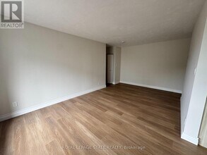 105 Tia Dr in Hamilton, ON - Building Photo - Building Photo