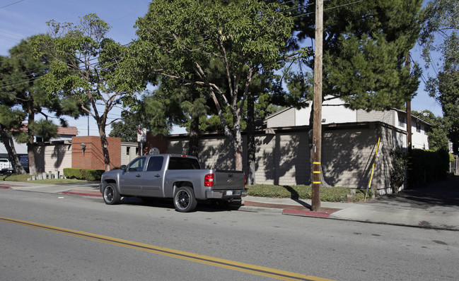 Pine Tree Villa in Costa Mesa, CA - Building Photo - Building Photo