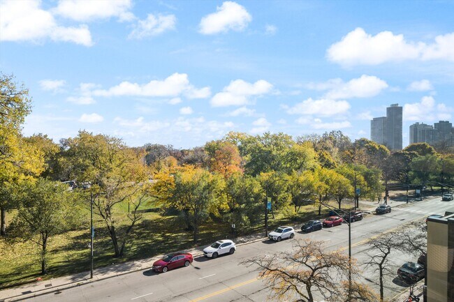 property at 1850 N Clark St