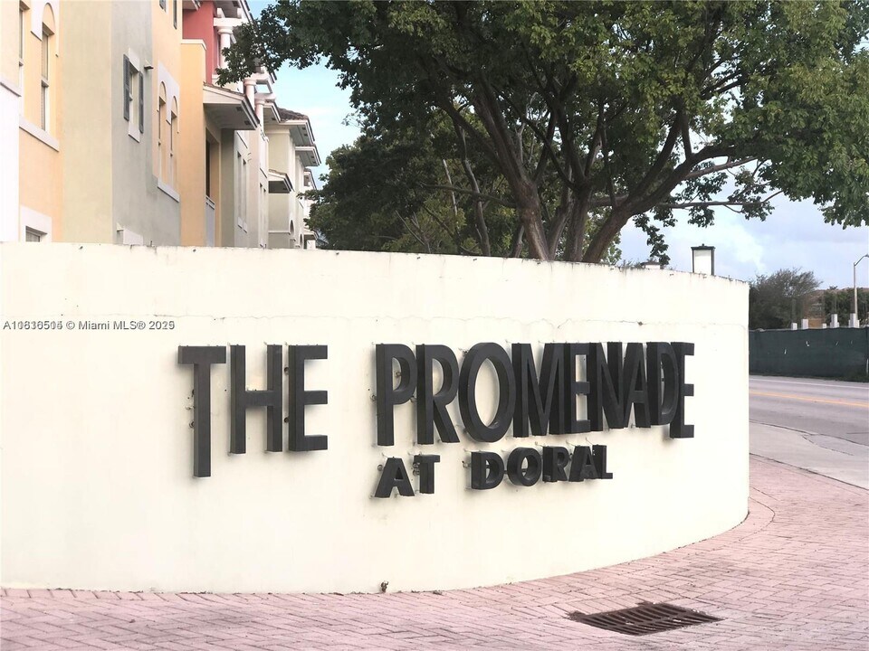 11001 NW 83rd St in Doral, FL - Building Photo