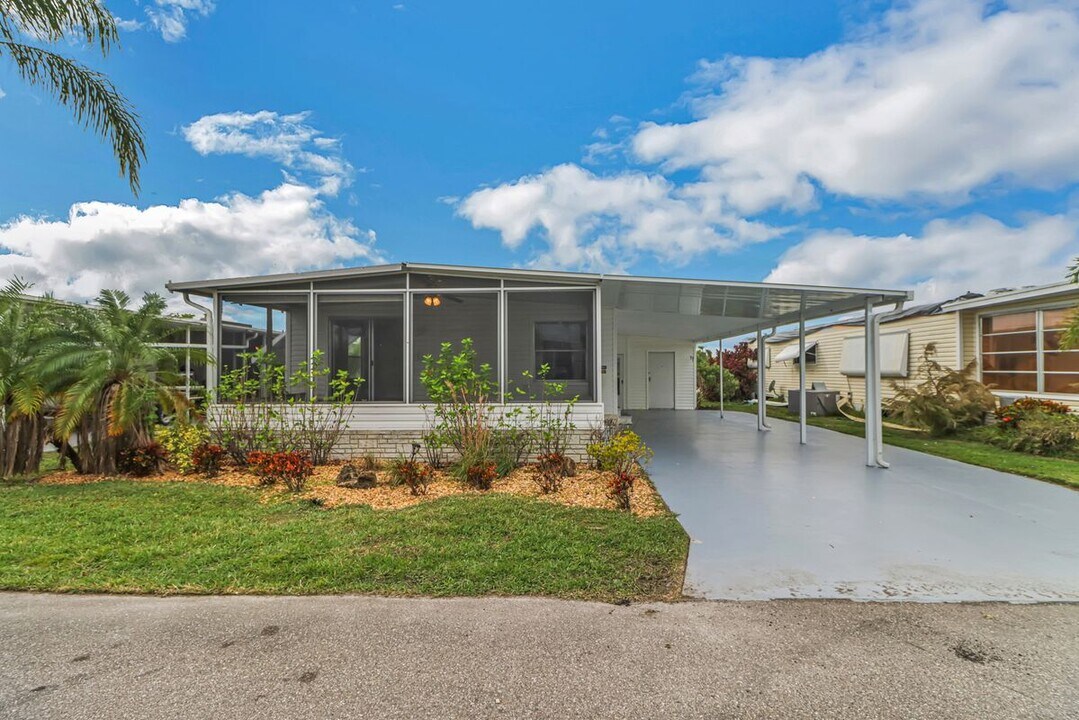 243 Tangerine Dr in Ft. Myers, FL - Building Photo