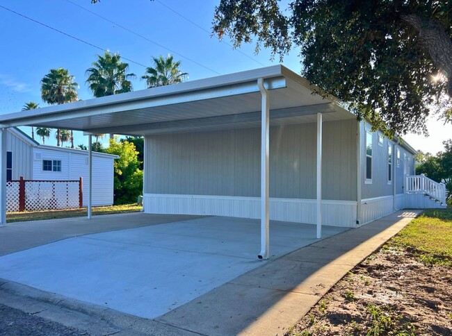 527 Caroline St in Mercedes, TX - Foto de edificio - Building Photo