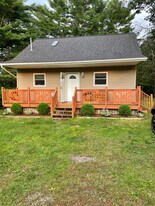 1038 Wintergreen St in East Tawas, MI - Building Photo