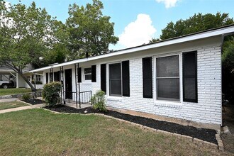 2110 Westover Rd, Unit 71-25 in Austin, TX - Building Photo - Building Photo