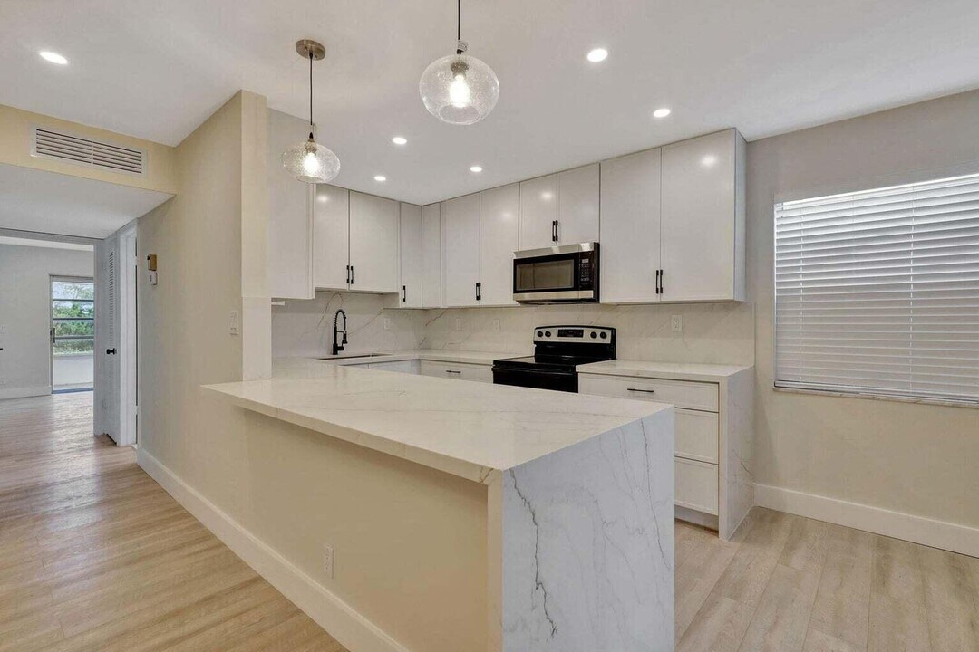 802 Burgundy Q in Delray Beach, FL - Building Photo