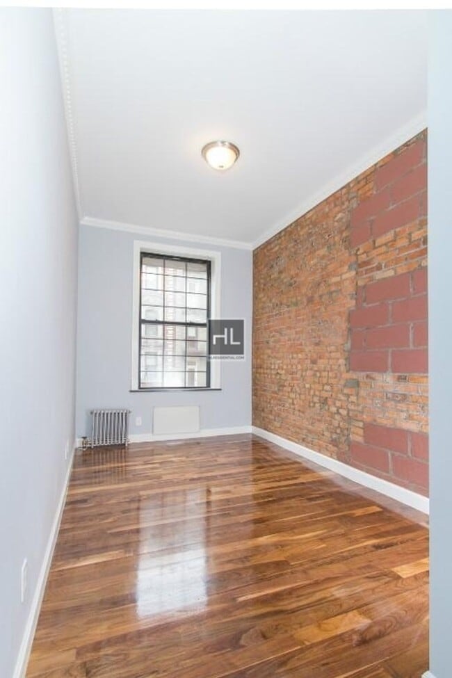 E 11th St, Unit GCD in New York, NY - Building Photo - Building Photo