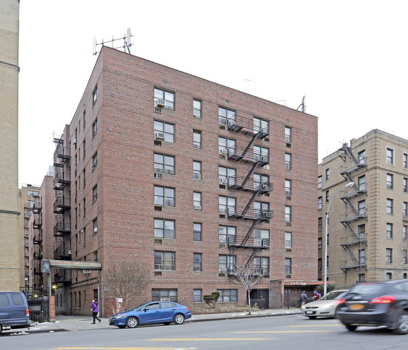 14725 Northern Blvd in Flushing, NY - Building Photo