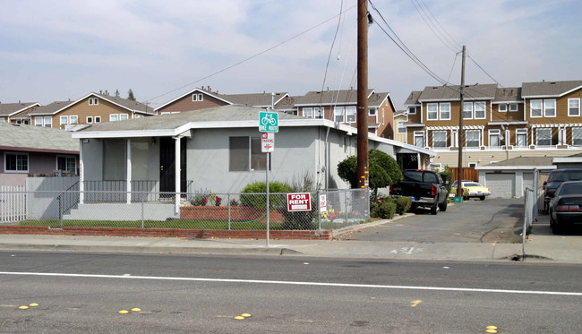 22862-22878 Grand St in Hayward, CA - Foto de edificio - Building Photo