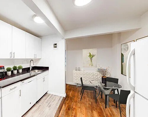 594 Third Avenue, Unit 2 in New York, NY - Building Photo - Building Photo