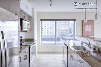 10301 NE 10th St, Unit FL8-ID258 in Bellevue, WA - Building Photo - Building Photo