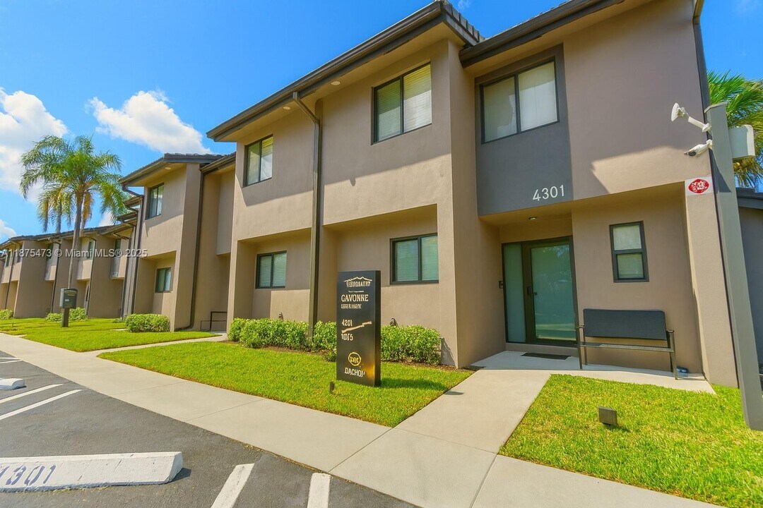 4323 NW 115th Ave in Coral Springs, FL - Building Photo