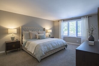 1910 Chestnut Ave in Glenview, IL - Building Photo - Building Photo