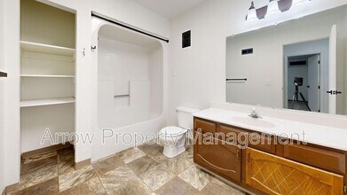 203 E Arbor Ave in Bismarck, ND - Building Photo - Building Photo