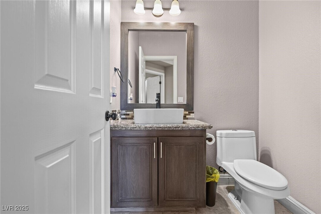 8815 Blake Alan Ave in Las Vegas, NV - Building Photo