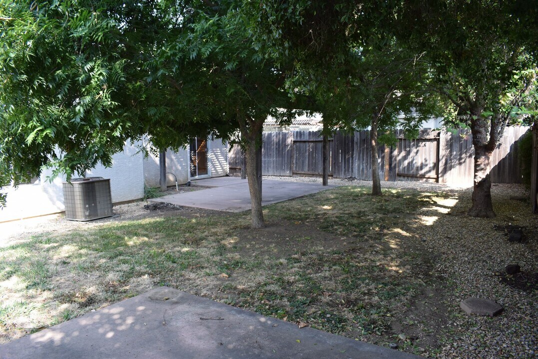 6410 Di Lusso Dr in Elk Grove, CA - Building Photo