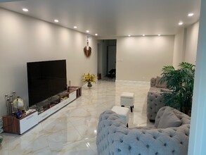900 NE 12th Ave in Hallandale Beach, FL - Building Photo - Building Photo