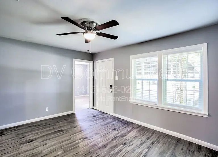 810 Charles Rd in Houston, TX - Building Photo
