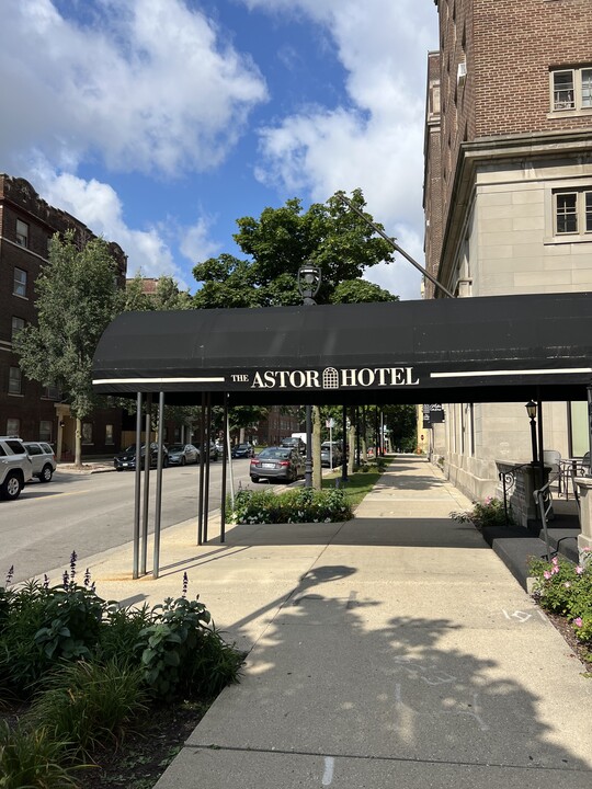 The Astor Hotel Apartments in Milwaukee, WI - Foto de edificio