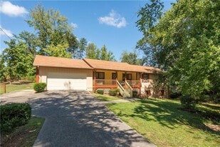 2139 Groover Rd in Marietta, GA - Building Photo