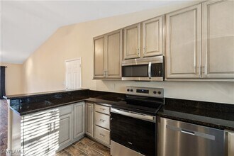 2142 Arbour Walk Cir in Naples, FL - Foto de edificio - Building Photo