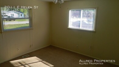 2011 Helen St in Fayetteville, AR - Building Photo - Building Photo