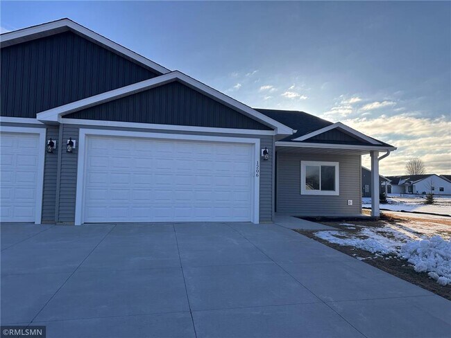 1206 Poppy Ct in New Richmond, WI - Foto de edificio - Building Photo