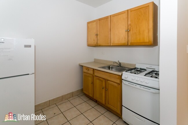 4857 N Damen Ave, Unit M06B in Chicago, IL - Building Photo - Building Photo