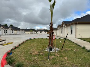 1810 Atrium Pl Dr, Unit 1 in Harlingen, TX - Building Photo - Building Photo