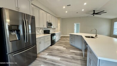 582 Blackfin Ct in Jacksonville, FL - Foto de edificio - Building Photo