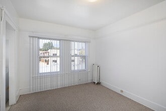 Windsor Apartments in San Diego, CA - Building Photo - Interior Photo
