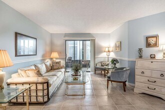 15469 Lakes of Delray Blvd in Delray Beach, FL - Building Photo - Building Photo