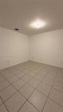 947 NE 211th St in North Miami Beach, FL - Building Photo - Building Photo
