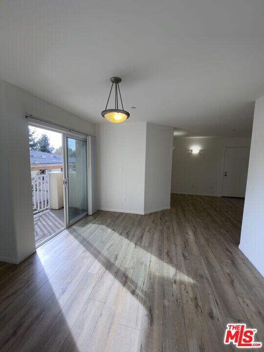 15939 Victory Blvd in Los Angeles, CA - Building Photo