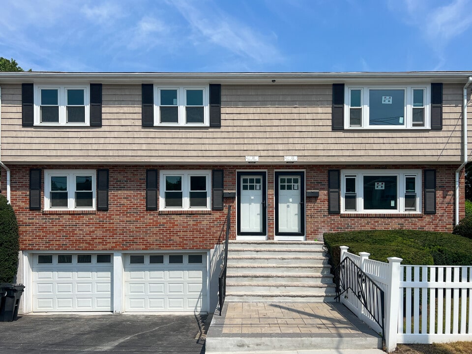 22 Chandler St, Unit 2 in Watertown, MA - Building Photo