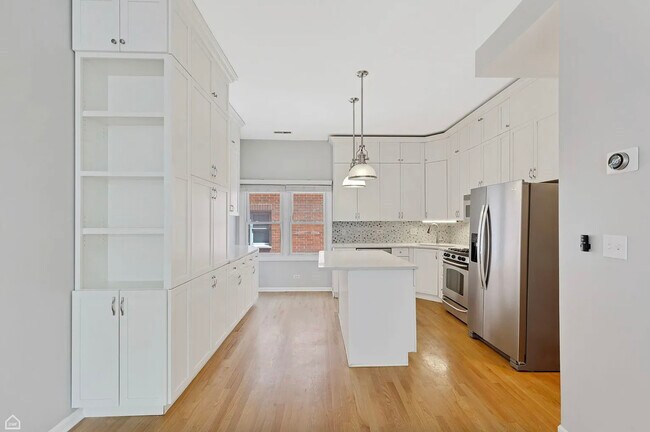 855 W Erie St, Unit 119 in Chicago, IL - Building Photo - Building Photo