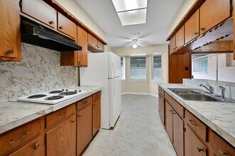 10026 Kirkglen Dr in Houston, TX - Building Photo - Building Photo