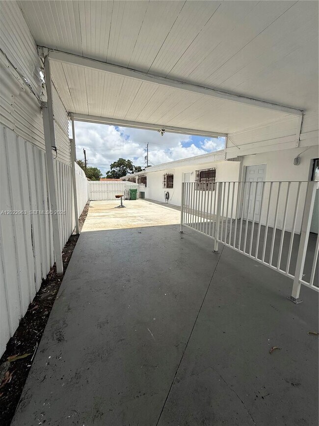 1046 NW 33rd Ave