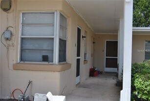 203 W Wall St in Frostproof, FL - Building Photo
