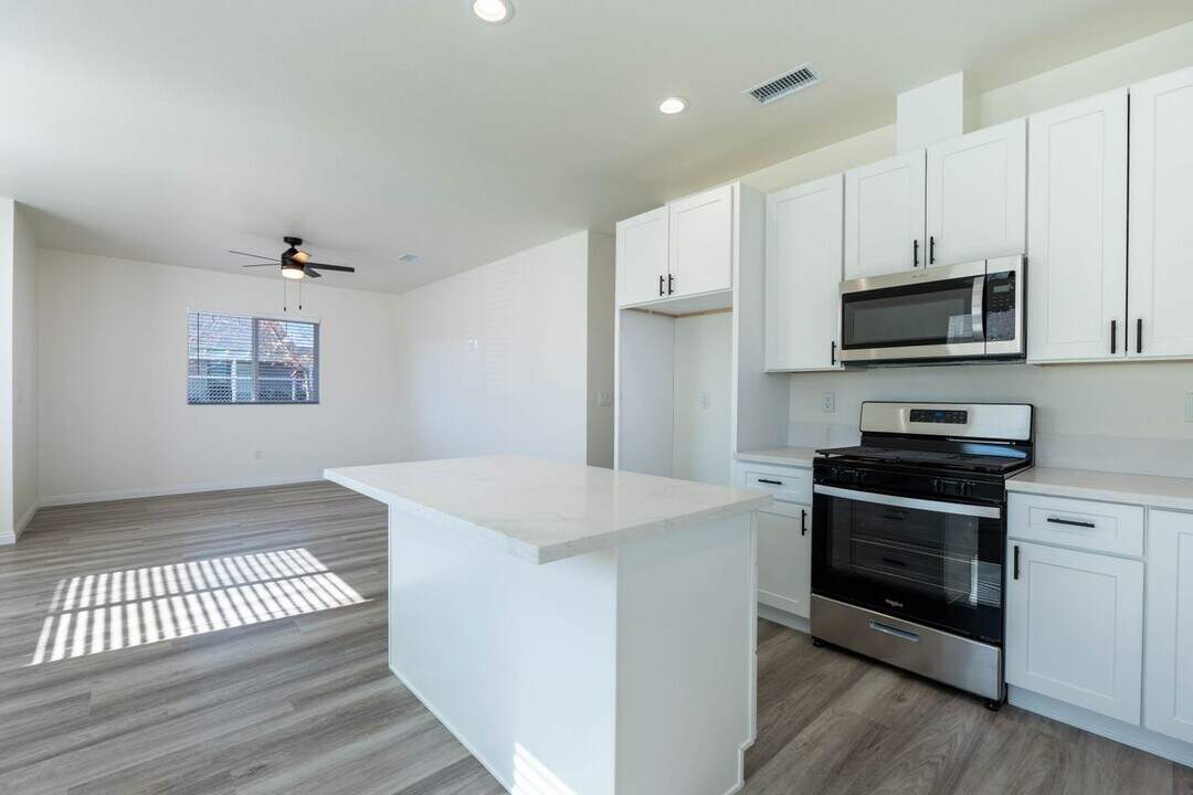 12693 Amethyst Rd in Victorville, CA - Building Photo
