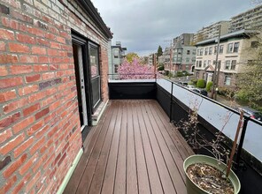 421 Summit Ave E in Seattle, WA - Building Photo - Building Photo