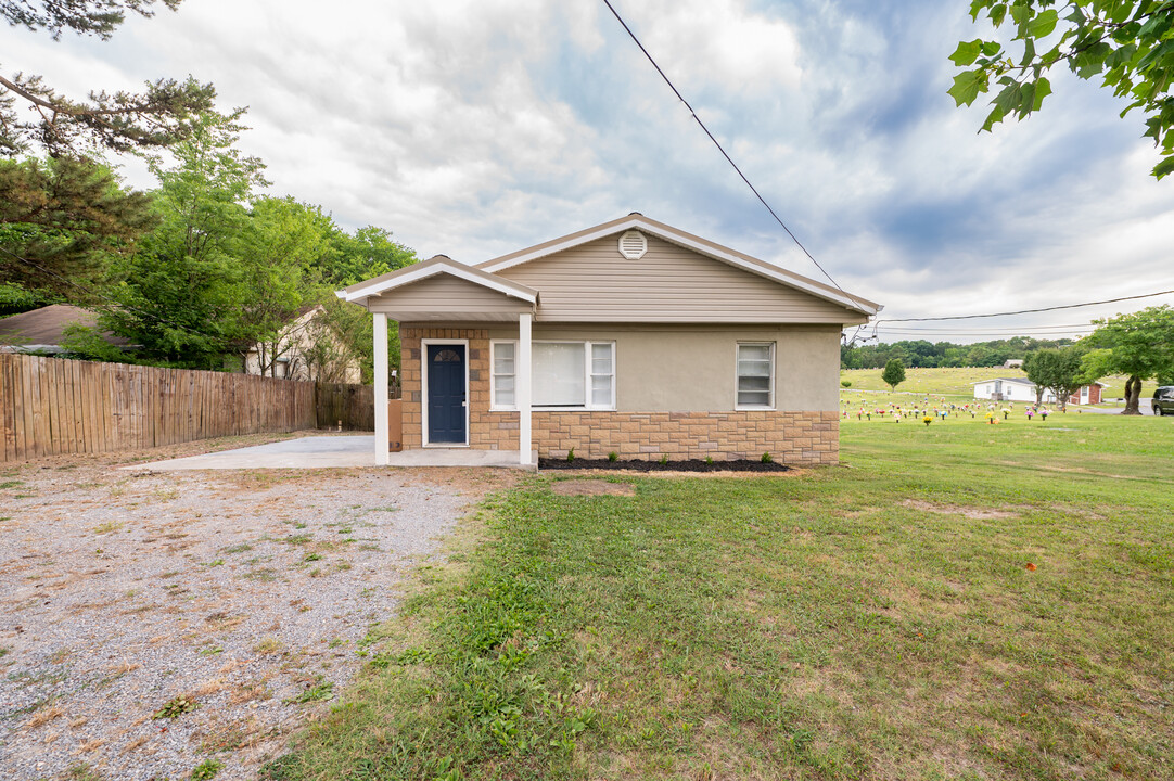 311 Greens Lake Rd in Rossville, GA - Building Photo