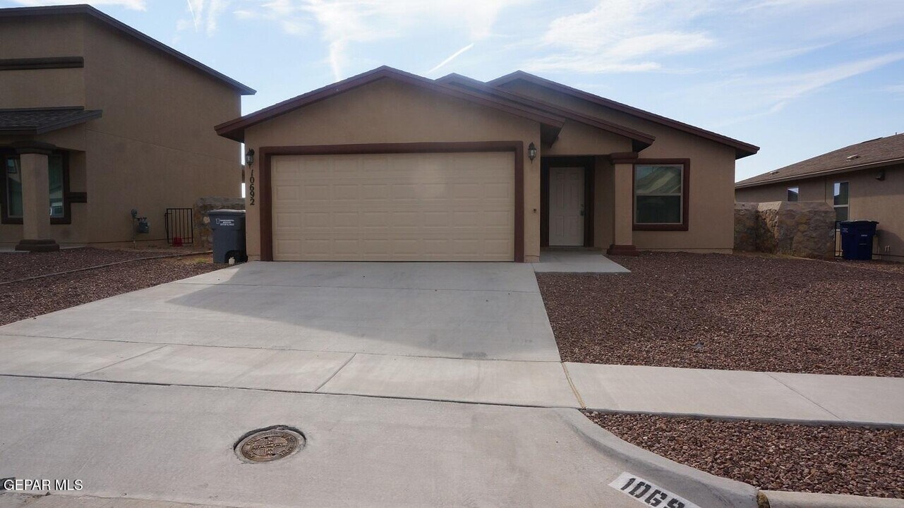 10692 Canyon Sage Dr in El Paso, TX - Foto de edificio