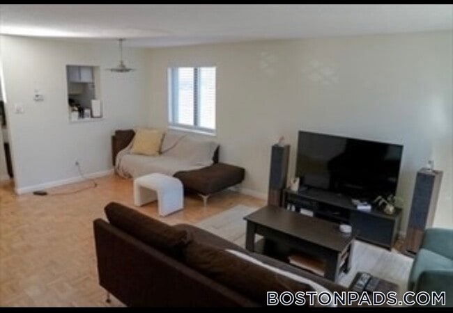 34 Village Hill Ln in Natick, MA - Building Photo - Building Photo