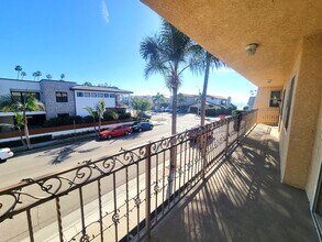 417 Ocean Ave, Unit Five in Seal Beach, CA - Building Photo - Building Photo