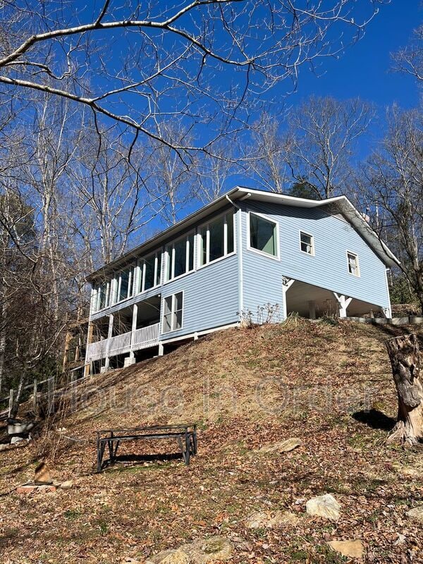 89 Medley Dr in Waynesville, NC - Building Photo - Building Photo