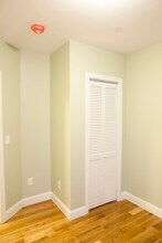 26 Darling St, Unit 8 in Boston, MA - Foto de edificio - Building Photo